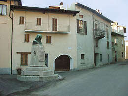 Attuale Piazza G. Carnovali a Montegrino